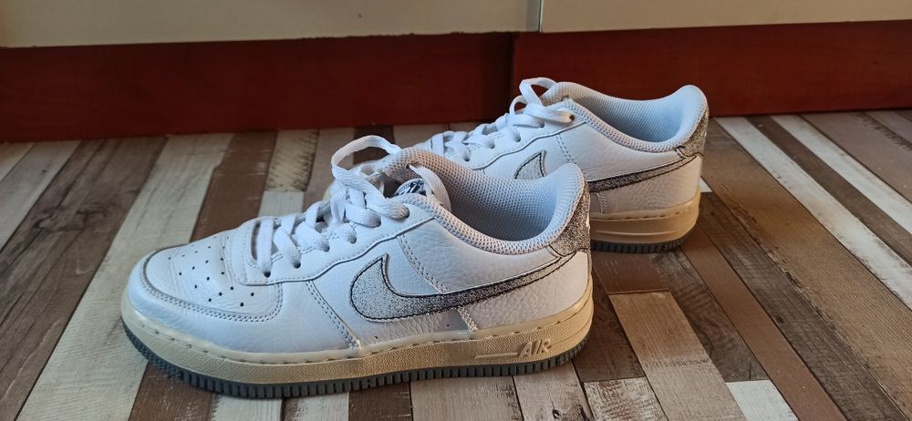 Nike Air Force 1 LV8
