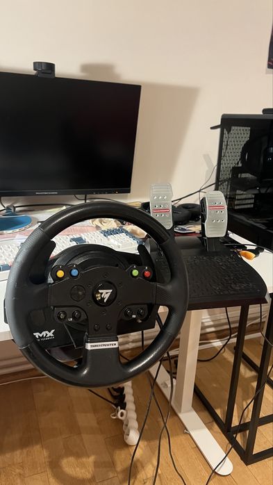Volan Thrustmaster Tmx Pro, Pedale T300