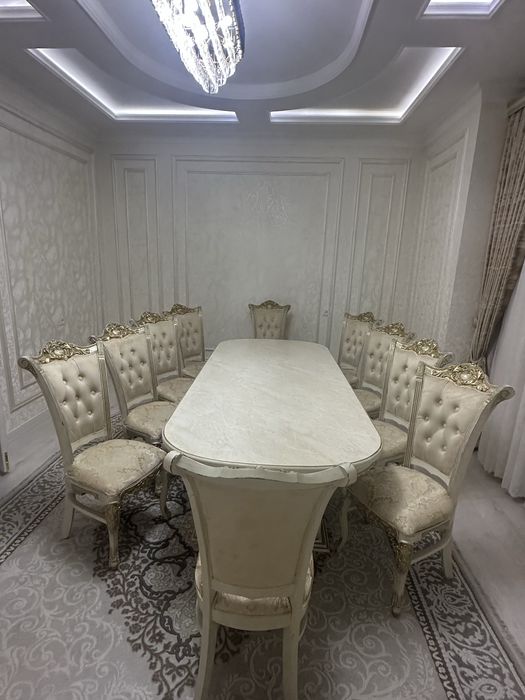 Продаю стол стулья и стенка комод
