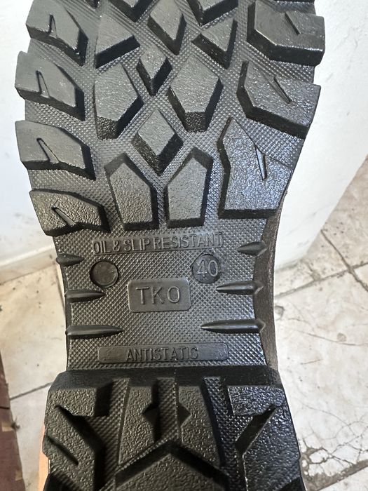 Продам кожанные берцы 40 размер