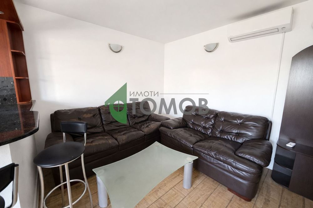 Напълно обзаведен двустаен апартамент под наем в Център