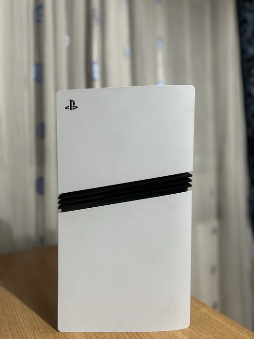 Vând PlayStation 5 Pro Digital Edition 2TB