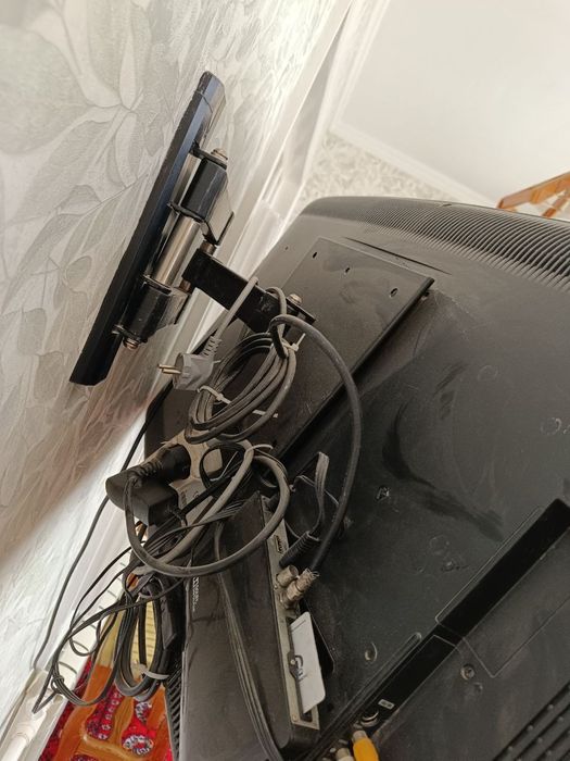 тв 32 диагональ, приставка для карты (все каналы можно смотреть)