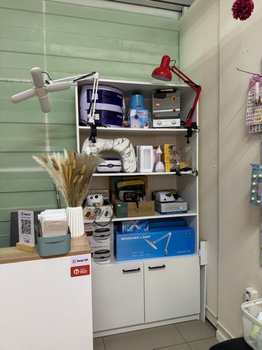 Продам стелажи и респешен