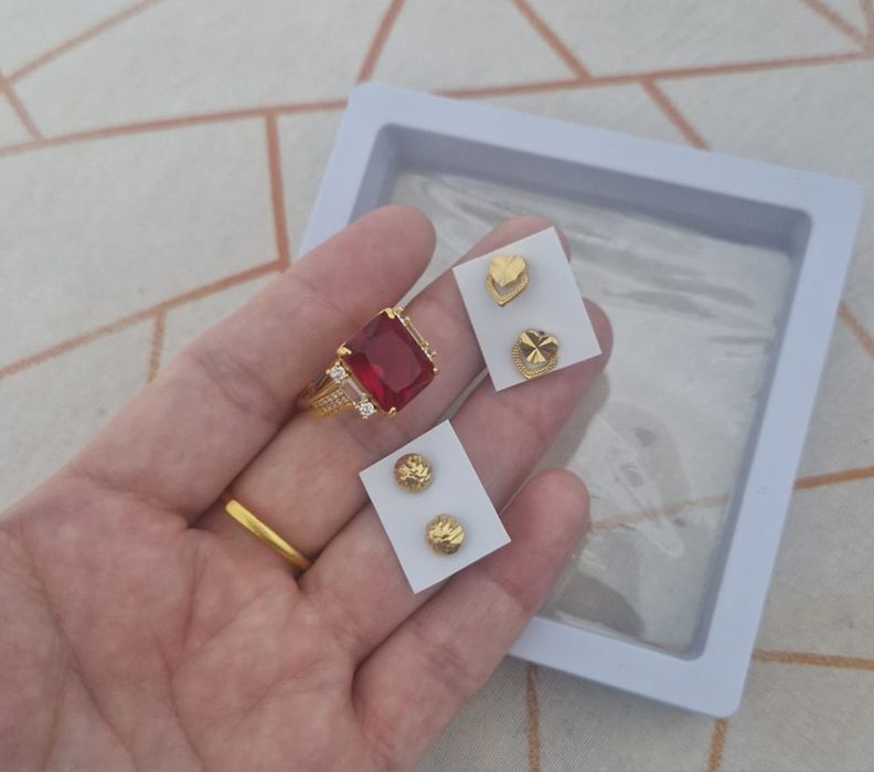 Құм алтын сақина, сырға