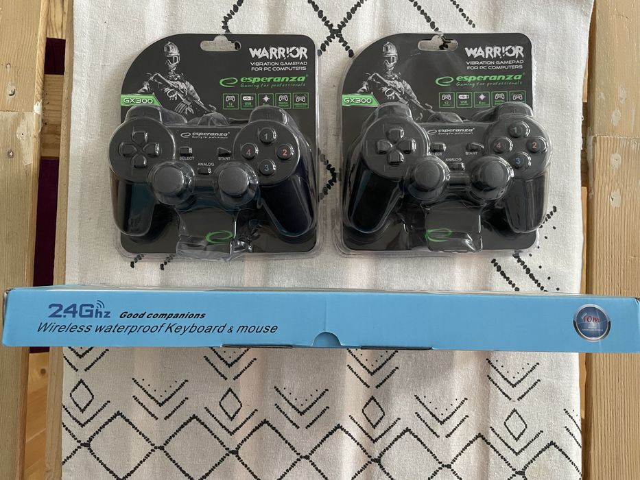 Комплект клавятура, мишка и два броя джойстик