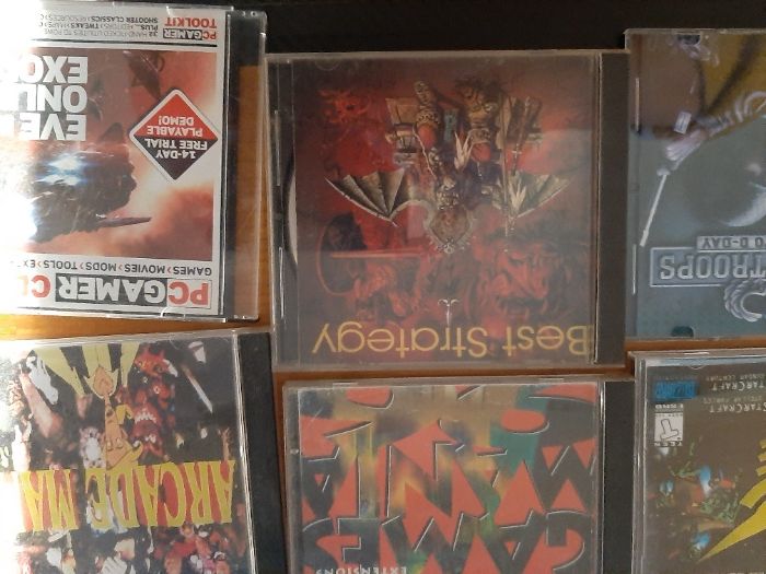 15 CD -uri de colectie cu jocuri si programe