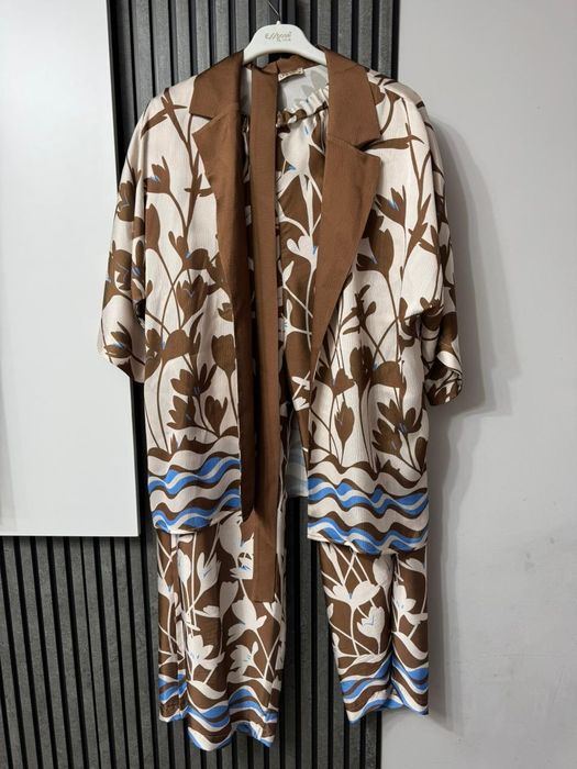 Платье новое продаю