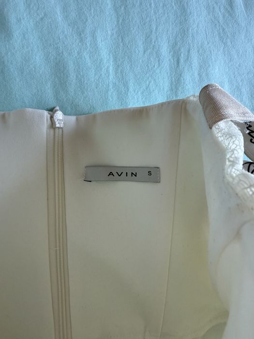 Бяла рокля АВИН ХС-С