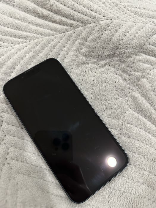 Продам айфон 13 на 128 гб