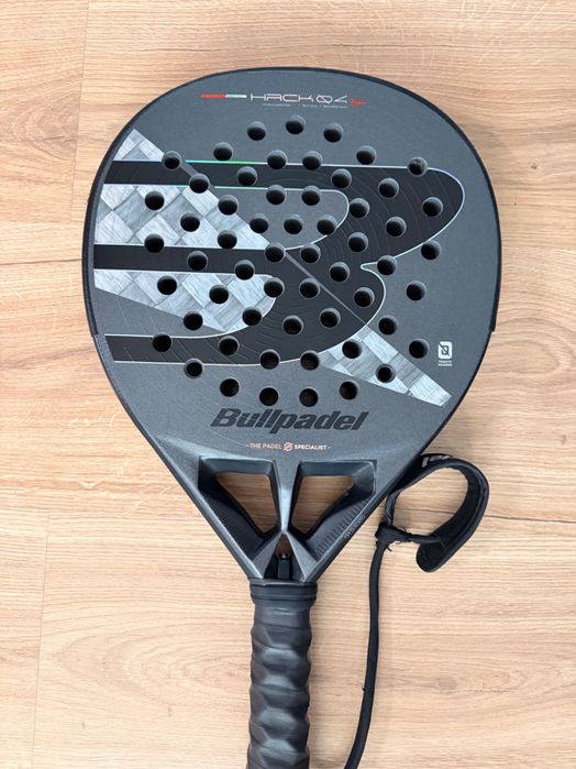 Bullpadel Hack 04 Hybrid PAQUITO NAVARRO 2026