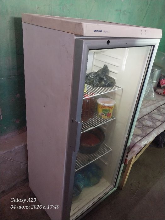 продаётся витринный холодильник