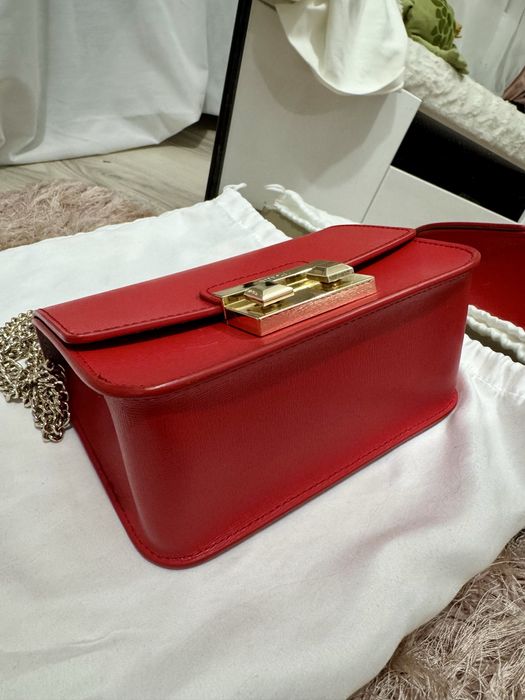 Geantă Furla Bella mini de umăr cu lant auriu rosie piele naturală
