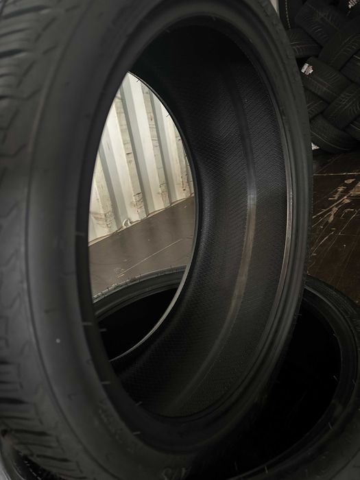 Нови Всесезонни Гуми Arivo Carlorful A/S 255/35R19 96W XL Нов Dot