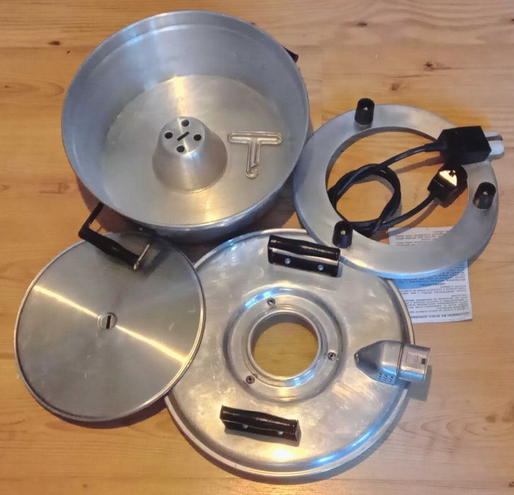 Електрическа тенджера.Перфектна за лесно готвене.