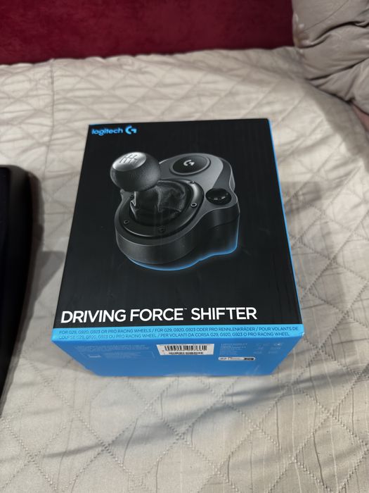 Volan Gaming Logitech G923 + Pedale + Schimbător – PC & PS4/PS5