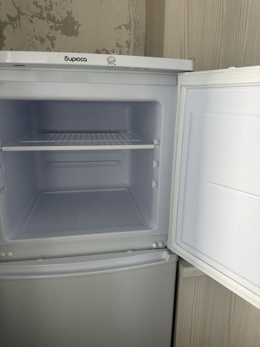 Продам холодильник -морозильник бирюса ……………