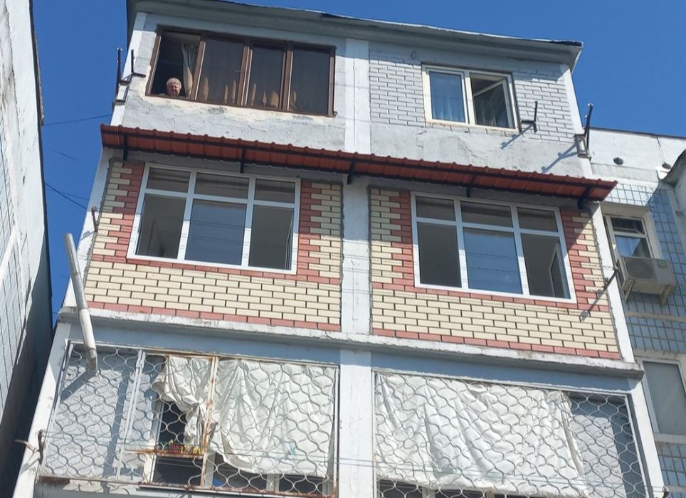 Установка  козырьков и бельевые.ролики .