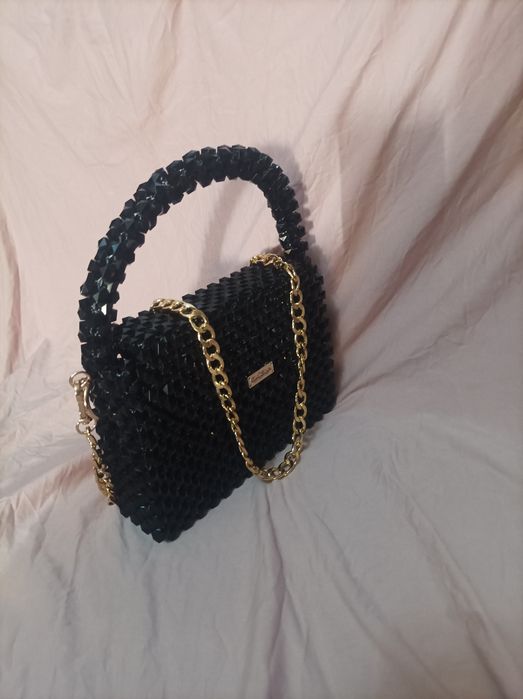 Munchoqli qora sumka