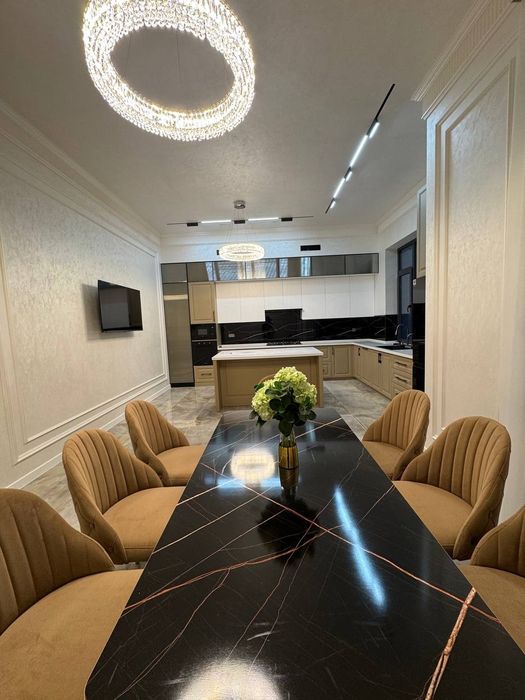 Продается 2х этажный дом 6 соток  10 комнат