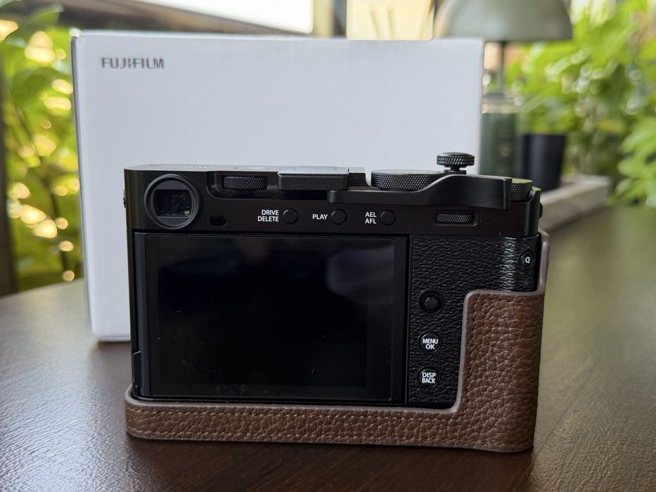 фотоапарат Fujifilm X-E5 + два обектива