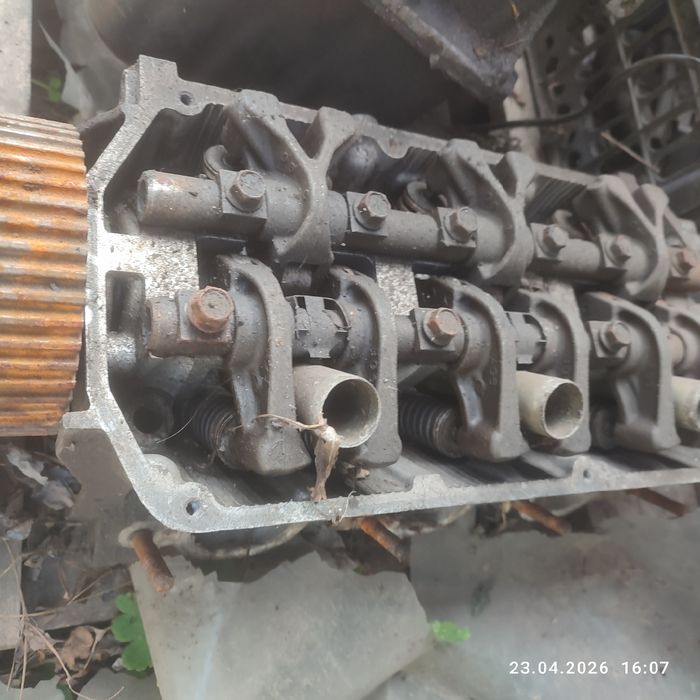 Продам двигатель montero на запчасти одна головка выпускной коллектор
