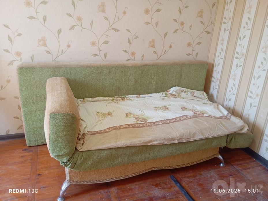 Диван двухместный продается  не дорога