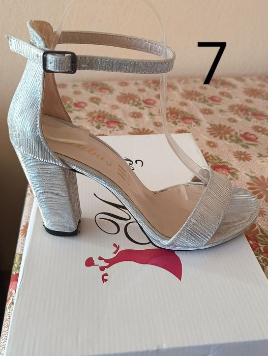 Елегантни нови обувки