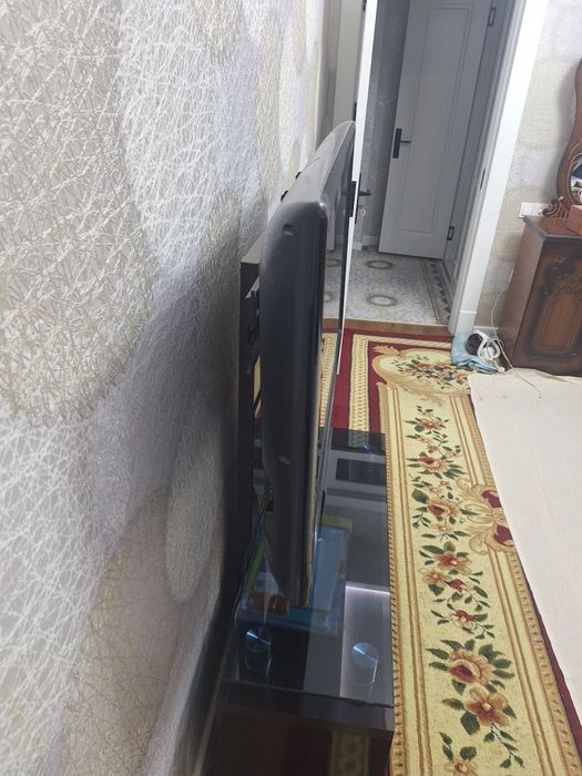 Samsung televizor sotiladi podstavkasi bilan ishli yahshi sostayaniyad