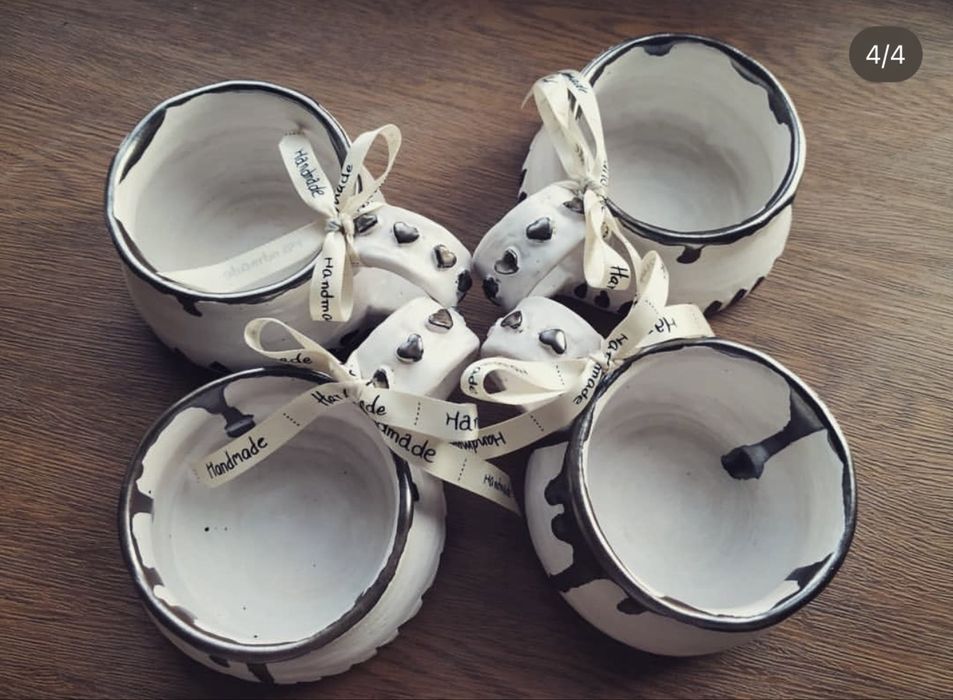 Set de 7 căni din ceramică, realizate manual (handmade).