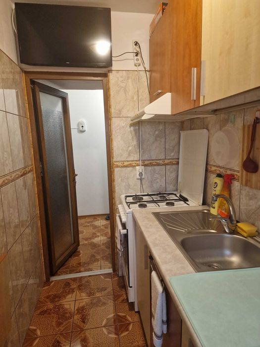 Apartament 2 camere semidecomandat, etaj 2,Aleea Farului.