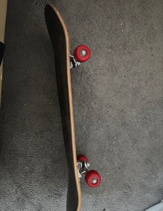 Skateboard aproape nou