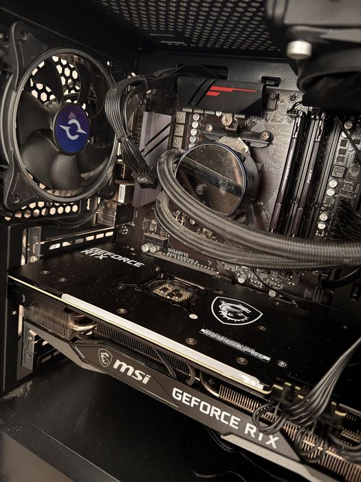 REDLINE - PC Gaming RTX 3070 Ti 8GB / Ryzen 5 5600G / 16GB / Watercooling schimb cu un sistem mai puternic