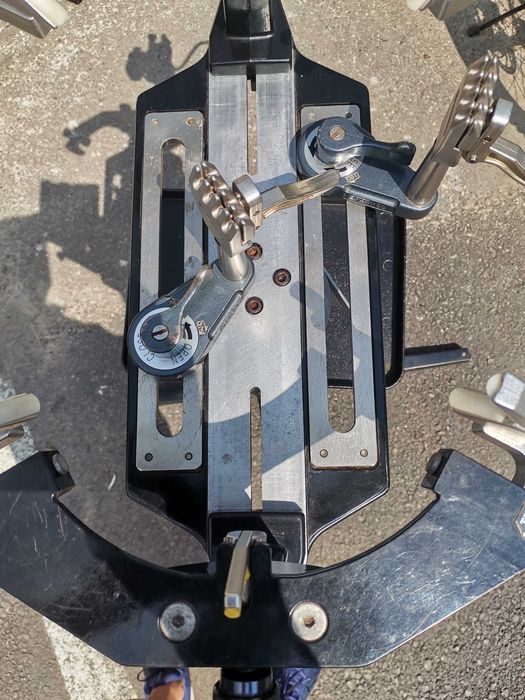 Aparat de racordat rachete de tenis