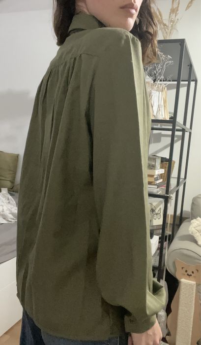 Camasa verde închis potrivită pentru XS, S și M