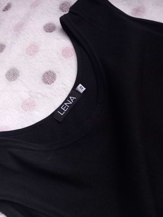 Различни дамски рокли