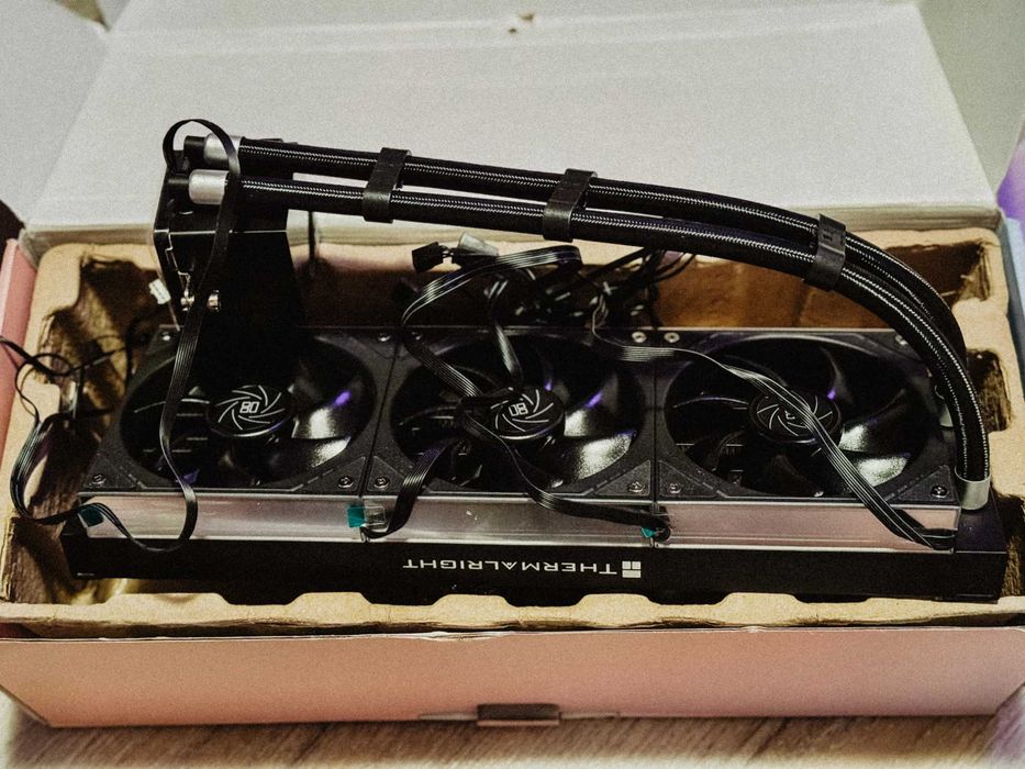 Răcitor CPU 360 AIO cu Oglindă ARGB și Ventilatoare PWM