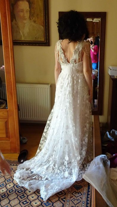 Vînd rochie de mireasa de dantela marimea S 36-38, nepurtată, nouă, cu trenă, elegantă, la Timisoara poate fi probată