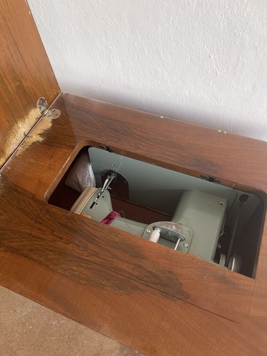 Продам швейную машинку