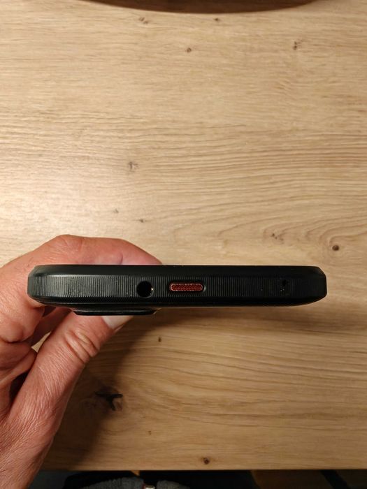 Продавам Nokia XR21