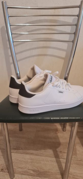 Продам мужские красовки 43рпзмера адилас