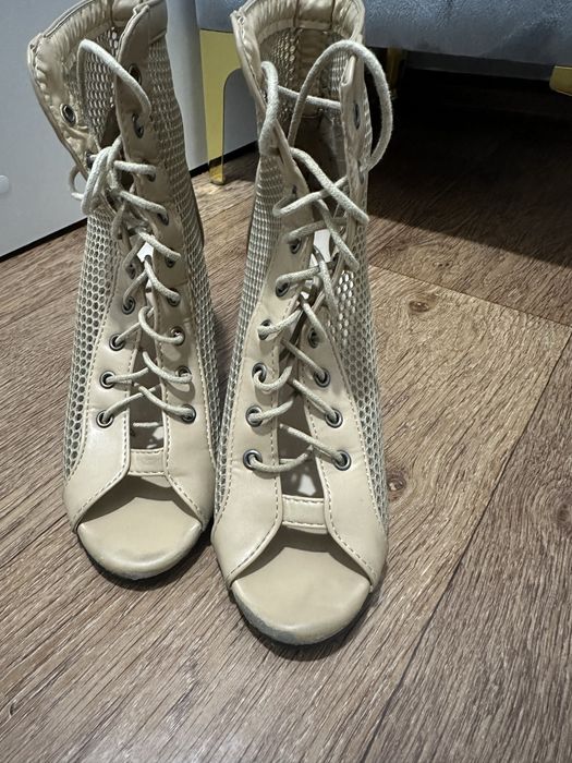 Ботинки (хилсы) для хай хилс (high heels)