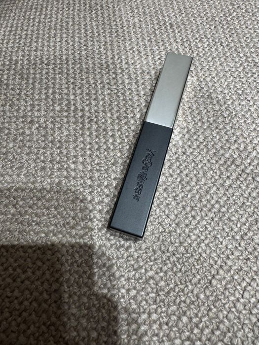 Yves Saint Laurent, Hourglass червило