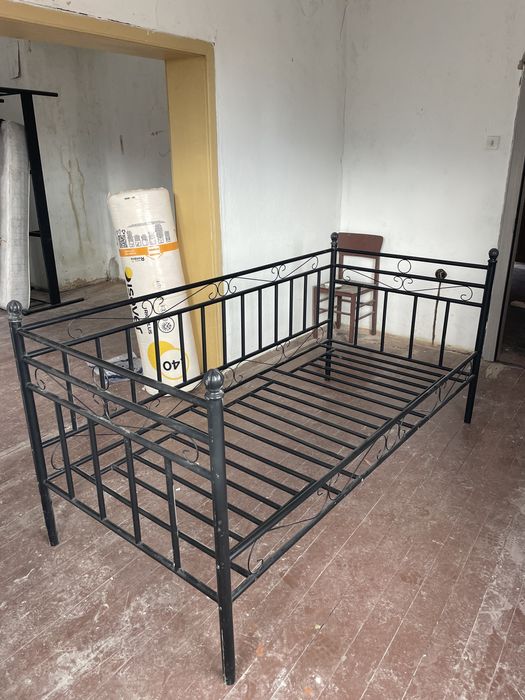 Метални легла.