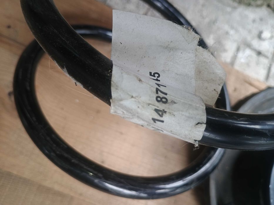 Пружина и тампон на макферсън F85475 Renault Laguna 35EUR за всичко.