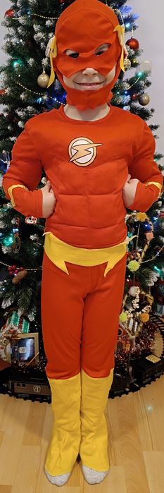 Два детски костюма на Светкавицата