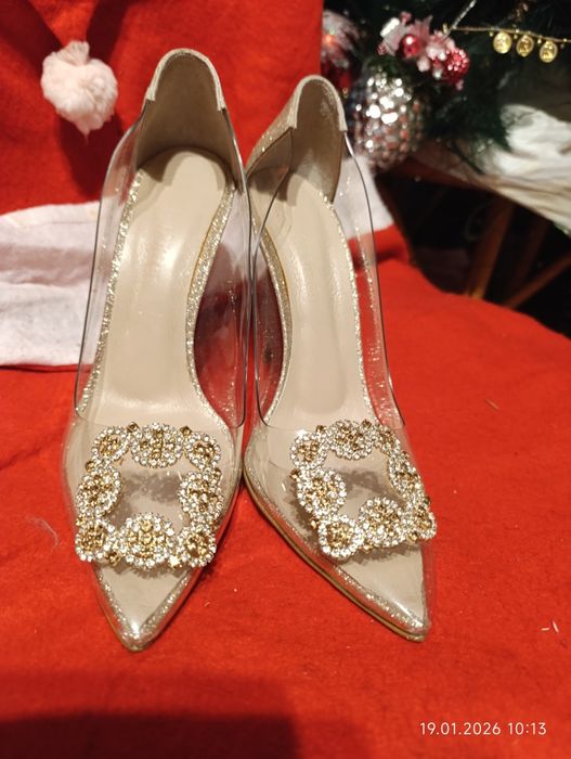 Продам туфли новые.очень красивые нарядные .