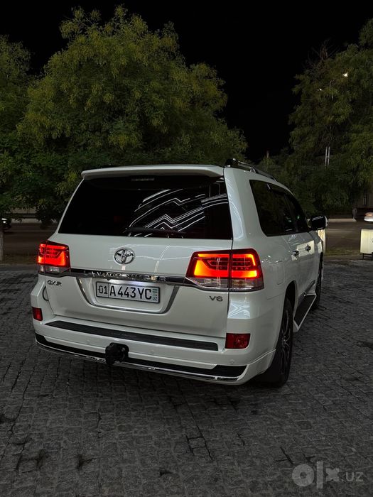 Land cruiser 200 sotiladi