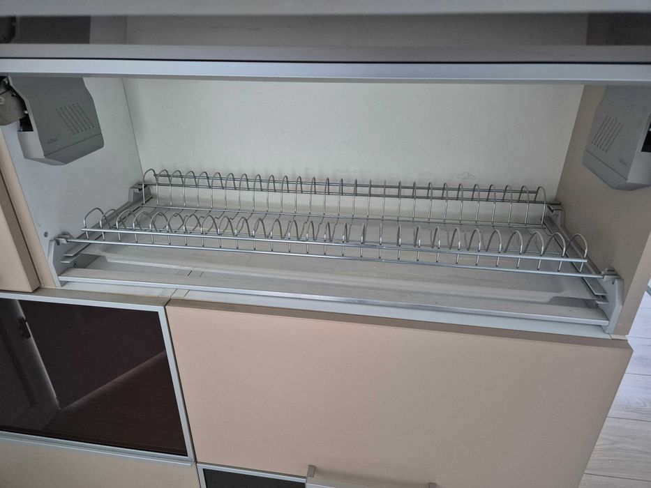 Vand 2 corpuri suspendate pentru bucatarie