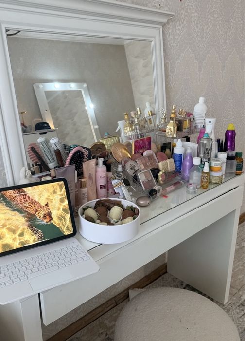 Продаю новый айпад с дорогим чехлом клавиатурой